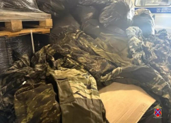 В зону СВО из Волжского отправили 13 500 единиц конфискованной одежды