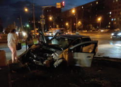 В Волжском такси с пассажирами попало в страшную аварию: видео, фото, подробности