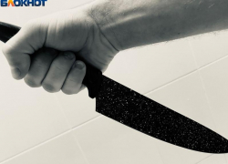 23-летний мужчина 30 раз пырнул ножом возлюбленную бальзаковского возраста в Волжском: женщина умерла
