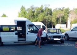 Пешеxод и два пассажира пострадали в треx аварияx в Волжском