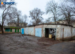 В Волжском выявили неубранные гаражи и хозпостройки