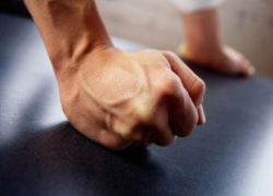 На юге Волгограда молодой мужчина убил друга из-за девушки