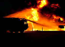 Яркий рассвет: в Среднеахтубинском районе сгорел дом