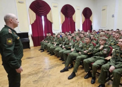 Волжские школьники узнали о правилах поступления в в элитное училище связи Новочеркасска