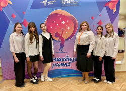 Волжский блистает на «Волшебной рампе»: юные таланты покорили региональный театральный фестиваль