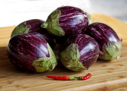 Волжанин умер от отравления консервами из баклажанов