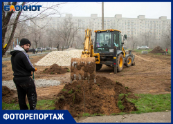 «Хотят сидеть в шоколаде, а мы будем нюхать газ»: война домов из-за парковки вспыхнула в Волжском