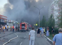 Огромные пробки сковали Волжский из-за большого пожара на рынке 