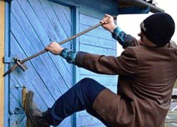 В Волжском пойман с поличным серийный дачный вор