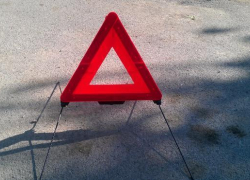 Водитель на Nissan'e протаранил "МАЗ" и "улетел" в бетонный столб в Среднеахтубинском районе