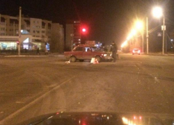 Водители легковушек столкнулись на перекрестке в Волжском