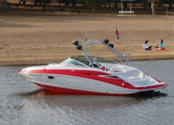 В центре Волгограда в Волге выловили тело неизвестного мужчины