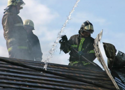 Подвал в гараже охватило огнем