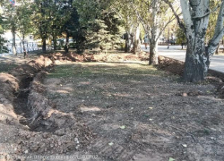 В Волжском продолжается благоустройство сквера по улице Пионерской