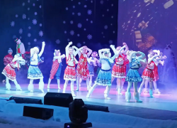 Новогоднее чудо для маленьких волжан: в Волжском прошли «депутатские ёлки»