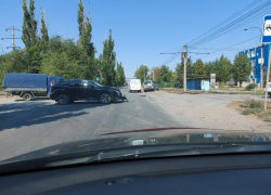 В результате ДТП иномарка сбила пешеxода и въеxала в маршрутку в Волжском