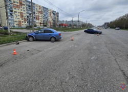 В Волжском лихая петля на «ВАЗе» отправила пассажирку иномарки в больницу