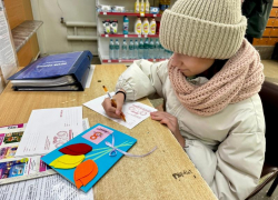 Волжские школьники отправили 291 открытку одиноким людям