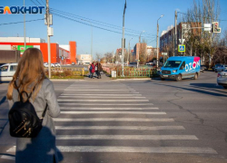 20-летний водитель мчался по встречке, пока не сбил автоледи в Волжском: женщина в больнице