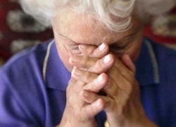 На юге Волгограда коммивояжер ограбил пенсионерку