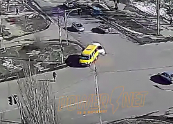Водитель маршрутки пожертвовал своей "Газелью" ради пешехода