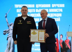 Главе Волжского Игорю Воронину вручили Почетную грамоту Министерства обороны