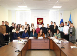 Студенты-юристы Волжского готовятся к власти: депутаты Думы раскрыли секреты работы и предложили «места под солнцем»