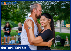 Бачата, кизомба и сальса: волжане танцевали под открытым небом