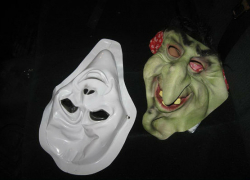 В Волгограде налетчики в маскарадных масках ограбили магазин