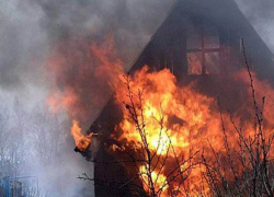 Волжанин поджег дачный домик отца своей возлюбленной, чтобы выселить мужчину