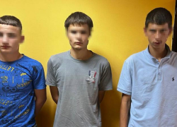 Банда подростков в Волгограде грабила прохожих, избивая и поджигая волосы