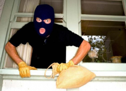 В Волгограде воры-«домушники» обокрали квартиру в присутствии хозяина 