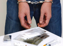 Полиции задержала подозреваемого в употреблении наркотиков в Волжском