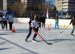 День зимних видов спорта волжане отметили на коньках