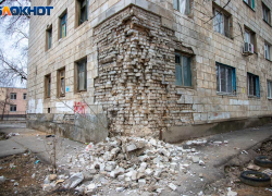 В Волжском возбудили уголовное дело из‑за разрушающегося общежития на Молодёжной, 42