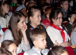 Волжские депутаты подарили детям новогодний праздник