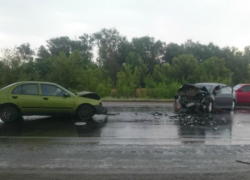 Под Волгоградом столкнулись две легковушки: трое детей в больнице