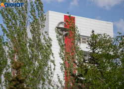 Пациентов и СМИ назвали самой большой проблемой медицины в Волжском 