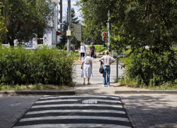 Пешеходный переход и лежачий полицейский появились на парковке в Волжском