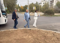 Игорь Воронин поручил навести порядок возле торговых объектов в Волжском