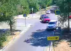 Топ-3 самых комичных ДТП в Волжском попали на видео