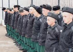 В Камышине 15-летний заключенный выпал из окна третьего этажа