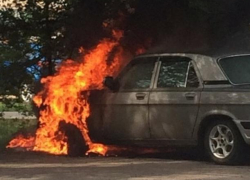 В Средней Ахтубе сгорела "Волга"