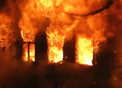 В Среднеахтубинском районе неизвестный поджег дом: погибла женщина