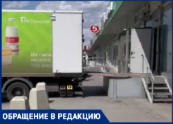 В Волжском магазин украл тротуар у пешеходов