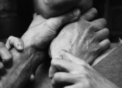 Найденная в поле под Волгоградом 25-летняя узбечка была задушена сожителем