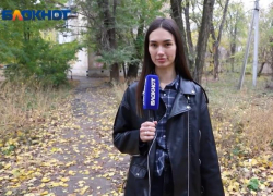 Квартал «А» в Волжском: старейшая часть города утопает в мусоре и ямах