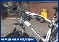 В Волжском у мужчины-доставщика украли велосипед