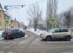 Женщина пострадала в столкновении авто в Волжском