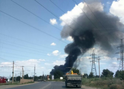В Волжском на промзоне случился большой пожар